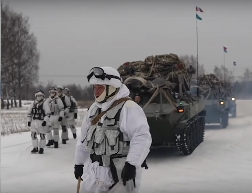 В ВДВ придумали способ зимней маскировки разгрузочных жилетов | Военкор ...