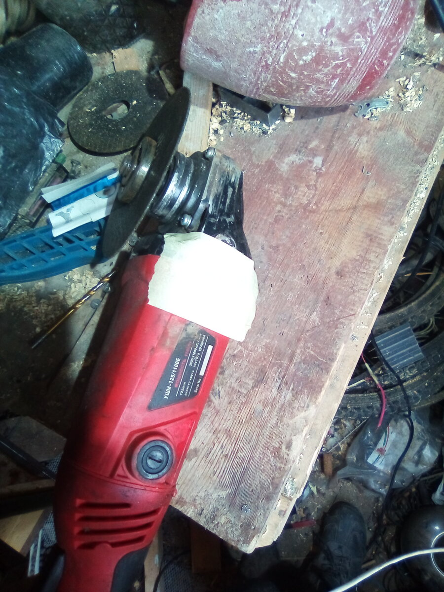 Болгарка опаснее для глаз, чем остальные приспособления