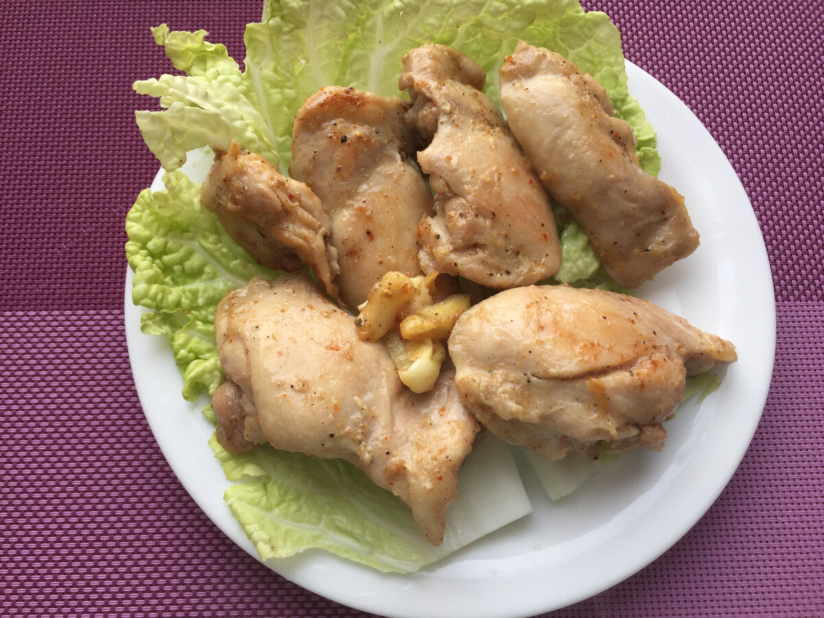 Сочная, ароматная курочка с чесноком.