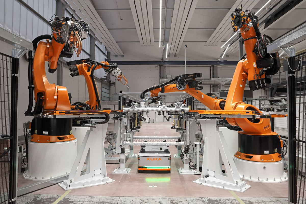 Автоматизированное производство на предприятиях. Промышленный робот kuka. Кука Роботикс манипулятор. Kuka станки. AGV kuka