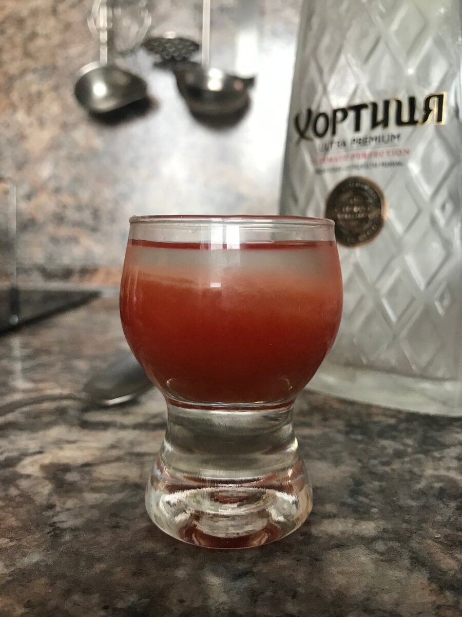 Так лучше видно структуру коктейля.