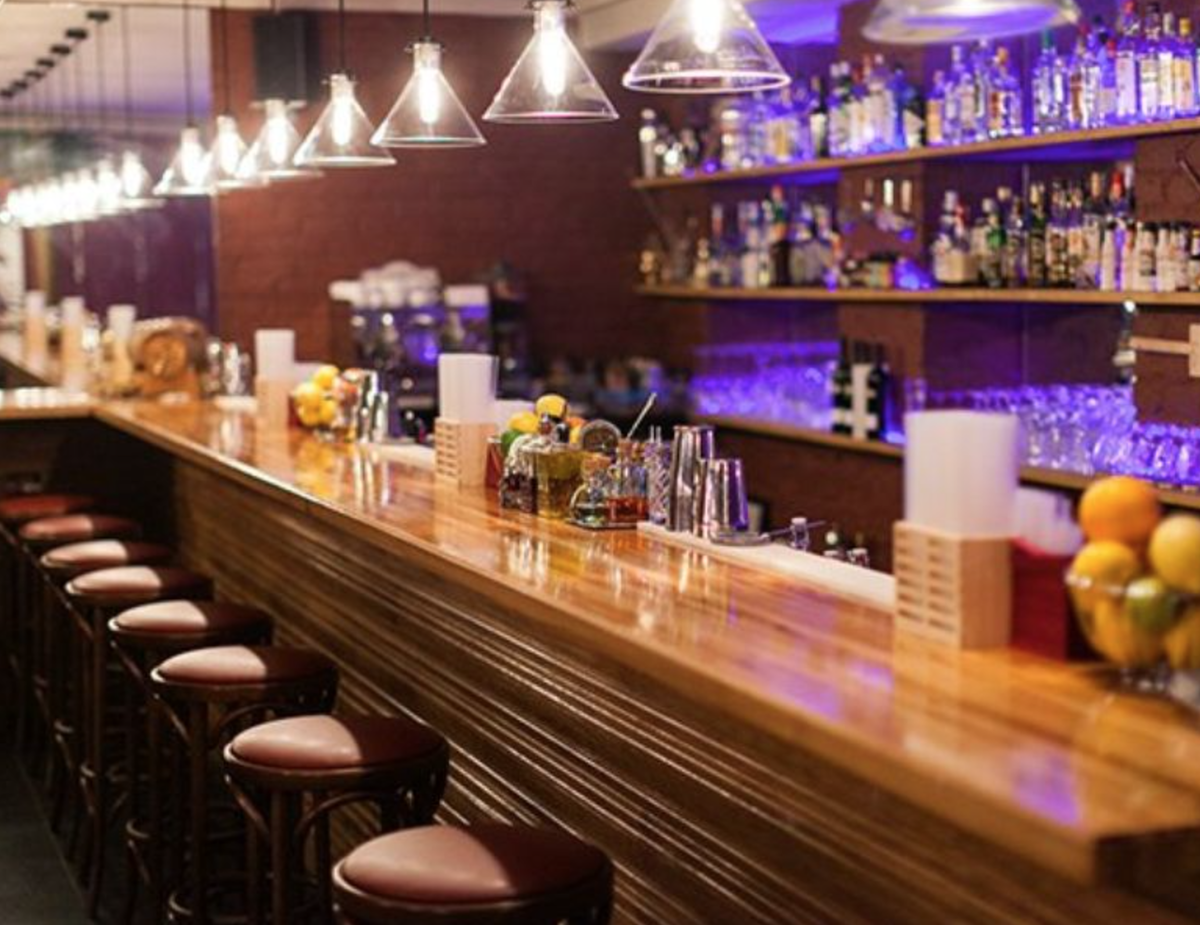 юнион бар санкт-петербург. экскурсия по барам санкт петербурга. экскурсия по барам москвы. джин бар стойка красивая. уебар питер.