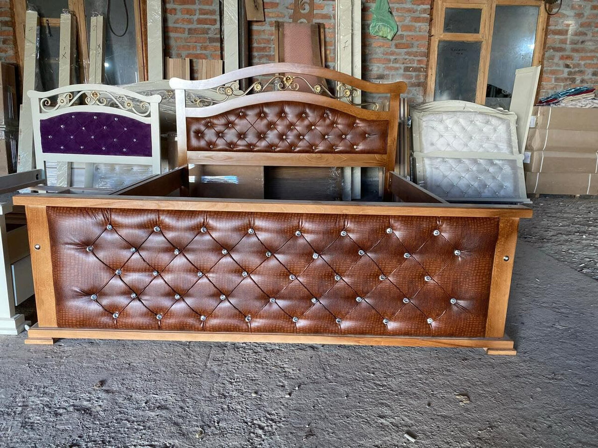 Двуспальная кровать ручной работы от компании "Хоум"