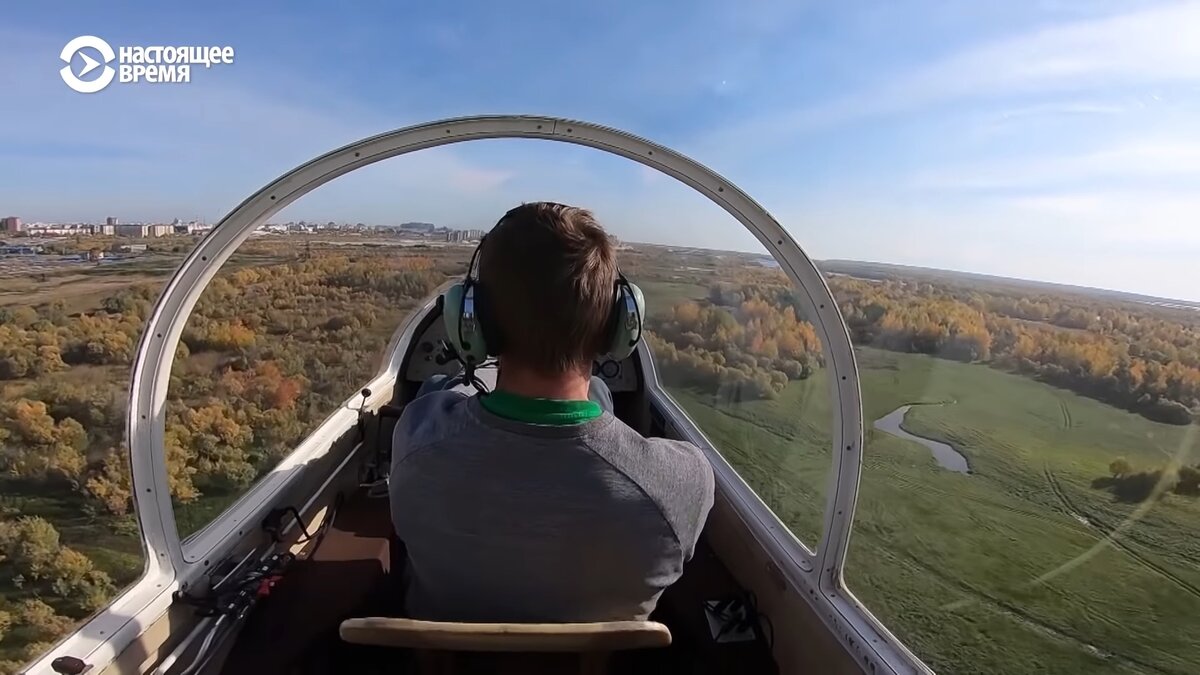 Сергей за штурвалом. Источник: телеканал «Настоящее время»