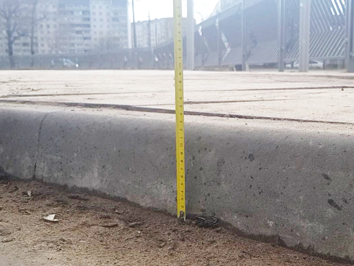 Новый парк в Южном. Высота бордюра не соответствует норме в 1.5 см