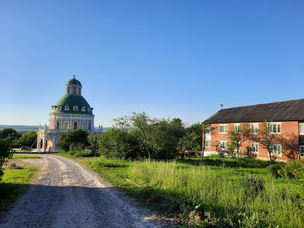Дорога, ведущая к храму / фото из личного архива