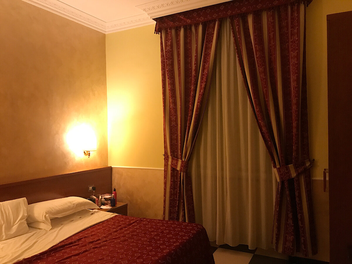 Если бы я знала, что буду вести блог о путешествиях, обязательно делала больше фото и обзоров отелей и номеров