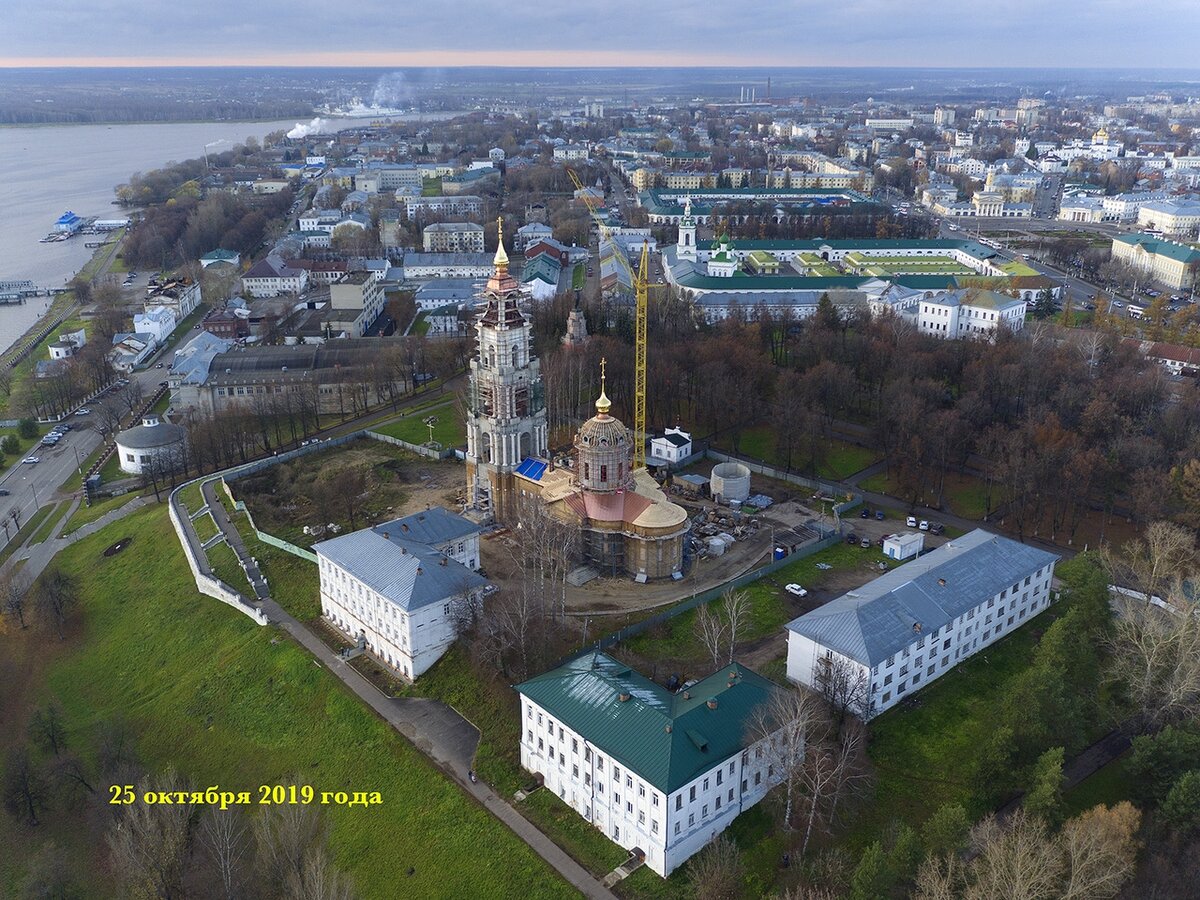 Кремль Костромы - построен царями, разрушен большевиками, восстанавливается бизн