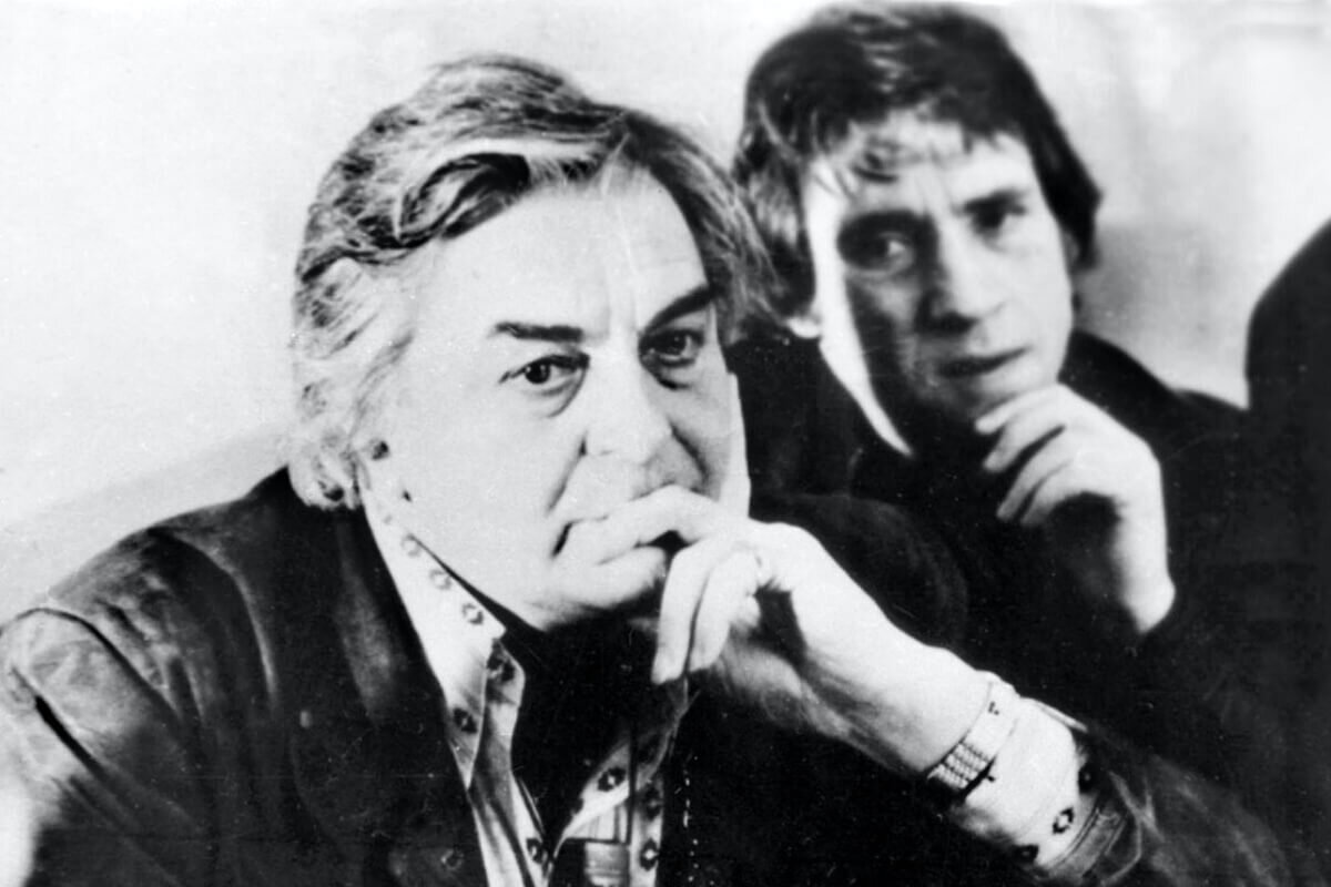 Юрий Любимов и Владимир Высоцкий на пресс-конференции в фойе Deutsches Theater (ГДР). 13 февраля 1978 года