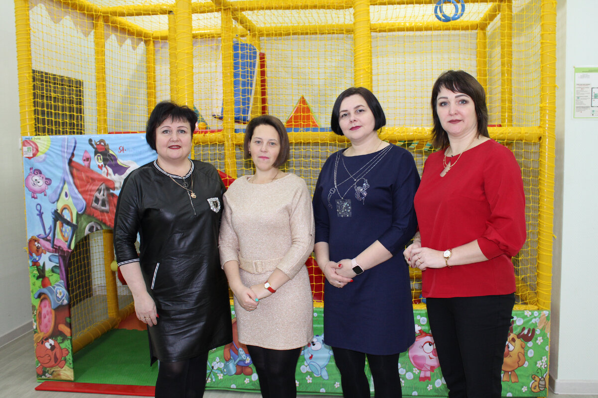 Сотрудники отделения социальной помощи семье и детям ЦСЗН