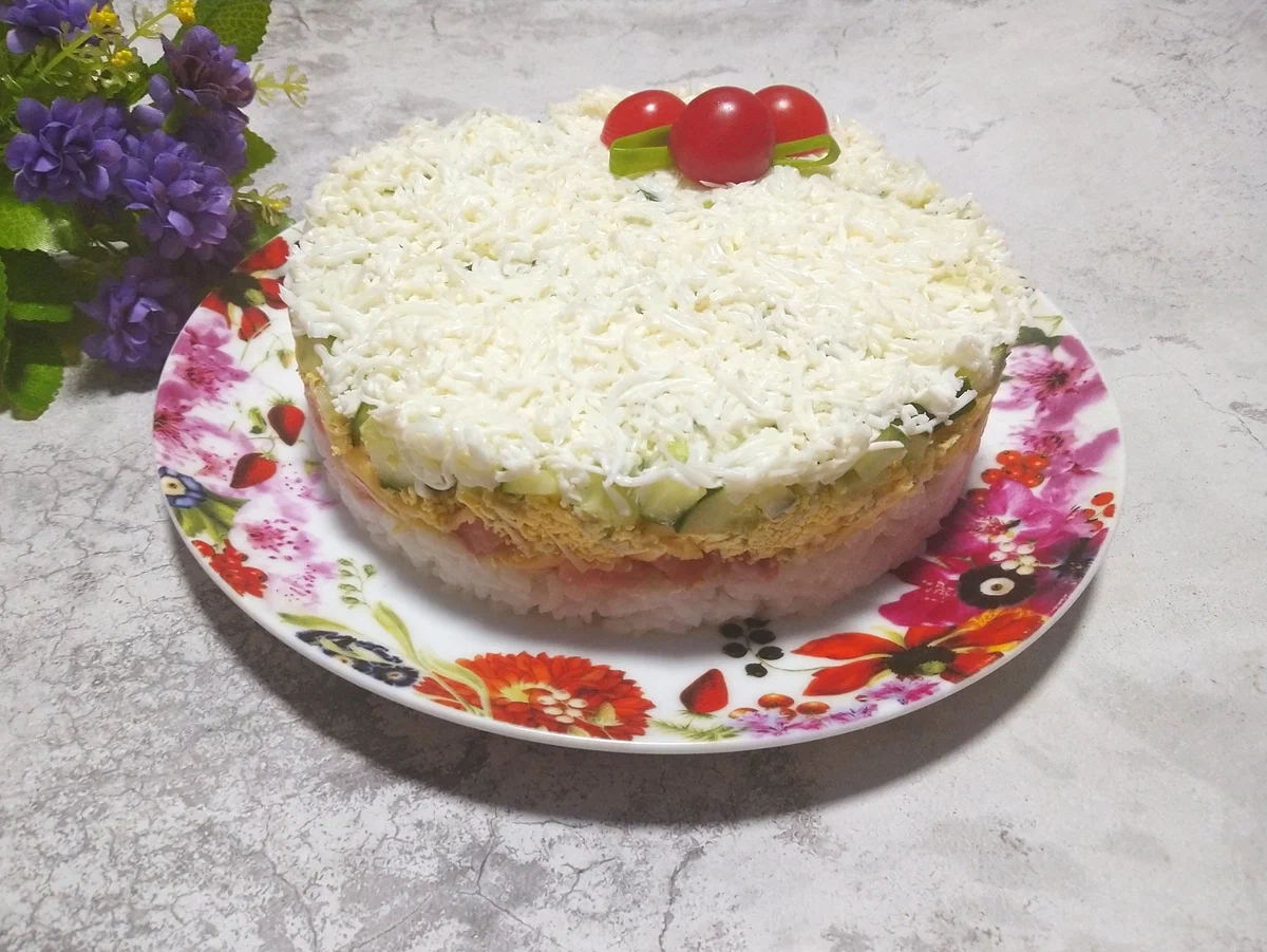 Попробовала в гостях нежный салат "Женская слабость"(исчез со стола за 5 минут). Конечно же внесла его в новогоднее меню