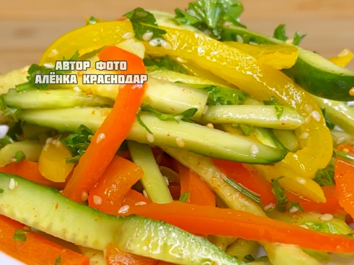 Хрустящий салат с корейской морковкой и свежими огурцами