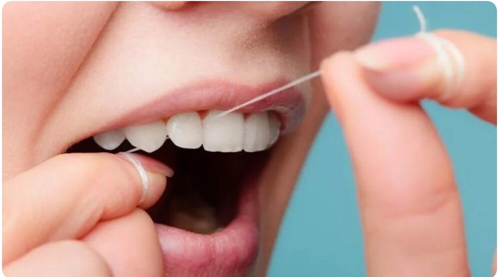 Волокна нити Dental Floss распушаются по технологии RiserFloss во время использования и бережно обрабатывают всю поверхность зуба, даже скрытую под десной
