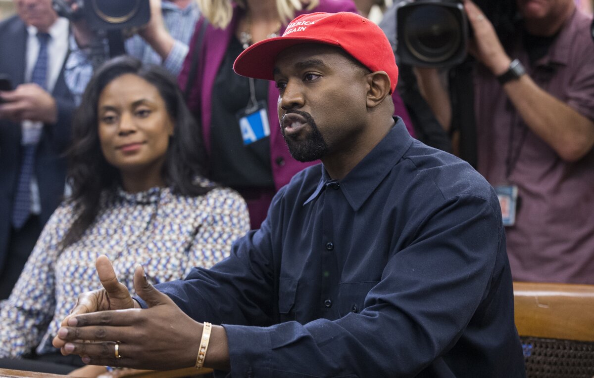    Канье Уэст  EPA-EFE/MICHAEL REYNOLDS