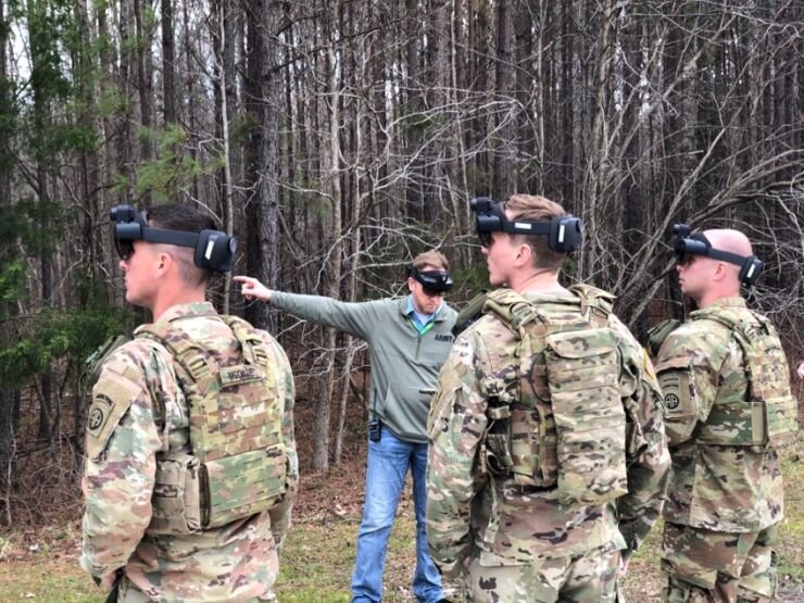 Американские солдаты испытывают AR-шлемы / U.S. Army