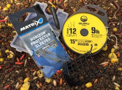 Оптимальным вариантом фидера, который подойдёт для ловли леща в мае на водоёмах среднего размера будет удилище среднего (M) класса, длиной не менее 3.6 метра и верхней границей теста 90 грамм.