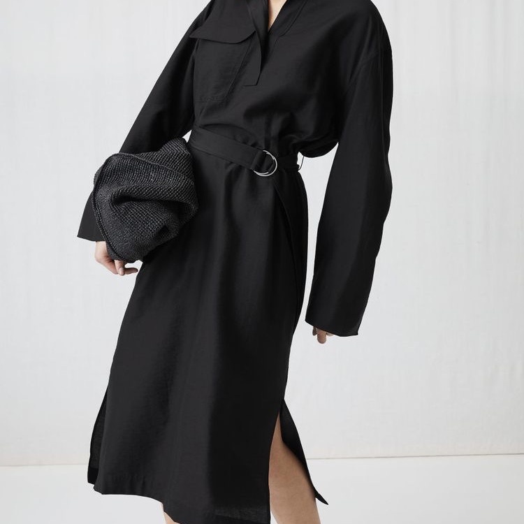 Платье-рубашка из плотного материала способно замаскировать животик из - за свободной нижней части
Фото Pinterest