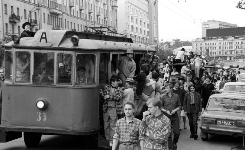 Трамвай "Аннушка". Карнавал по мотивам творчества Михаила Булгакова. 1991 год.
Александра Шогина / ТАСС/