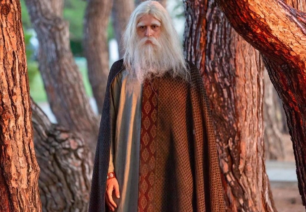 Оживший старец. Ещё 6 ждут своего часа. Старцы - символы хорошего в мире людей: любовь, добро, ответственность, правда.... 