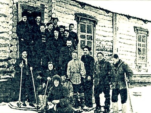                 Команда туристов-комсомольцев во главе с Дятловым.