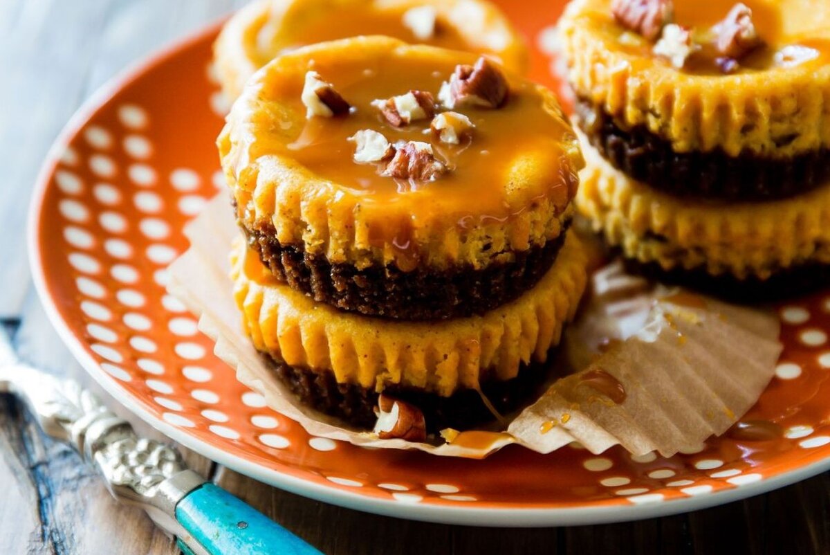 Тыква — исконно осенний продукт, который не только является символом осени и Хэллоуина, но и возможностью создать огромное количество вкусных блюд.