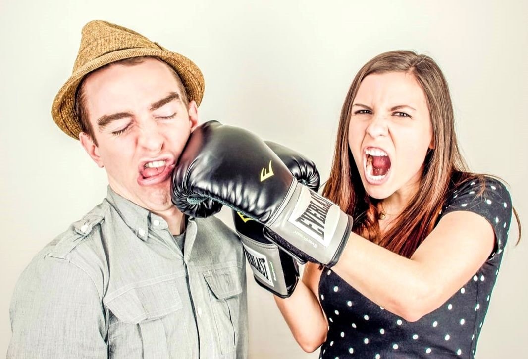 В треугольник вступил - от жены поучил.