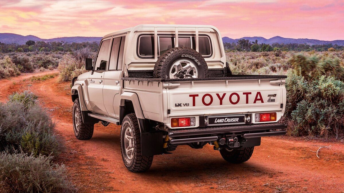 Toyota Land Cruiser 200 в пустыне