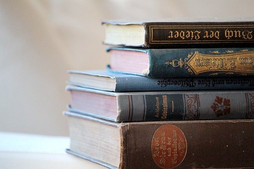 https://pixabay.com/photos/books-read-education-antiquariat-4305459/
