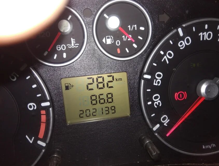 На 10 литрах 86.8 км по городу. 