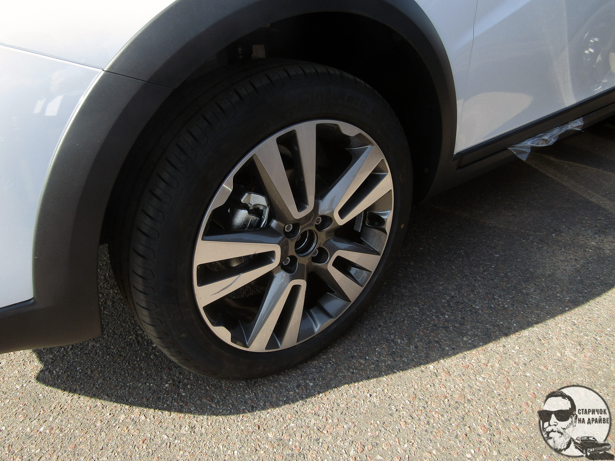 Lada Vesta SW Cross. Повреждение колесного диска. Листай → → →