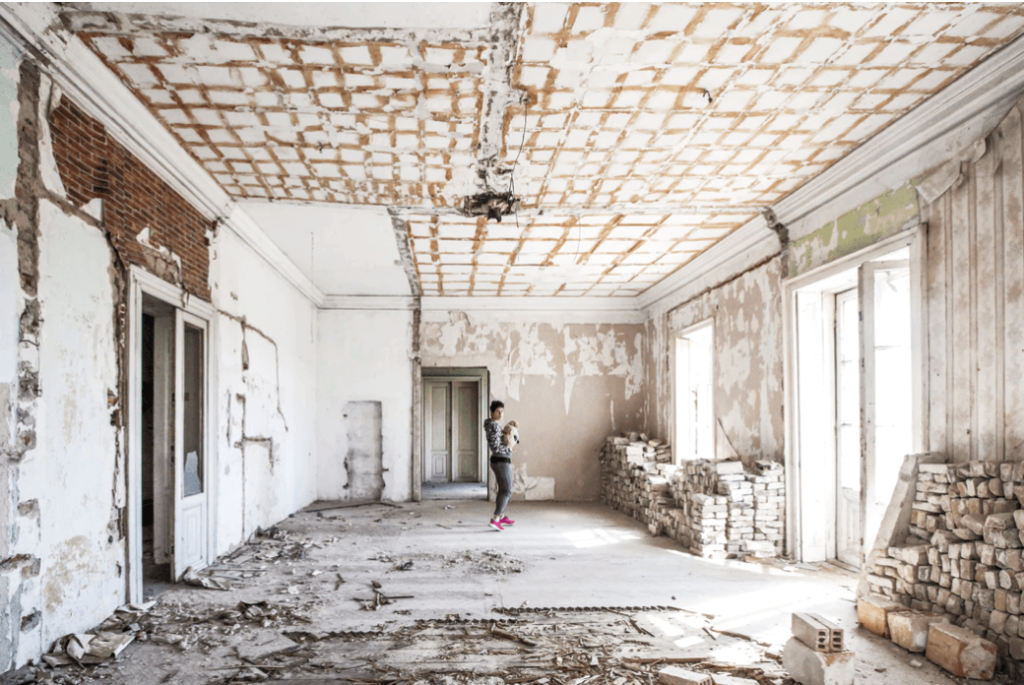 Вы устали от однообразия супружеской жизни? Начните ремонт в квартире!