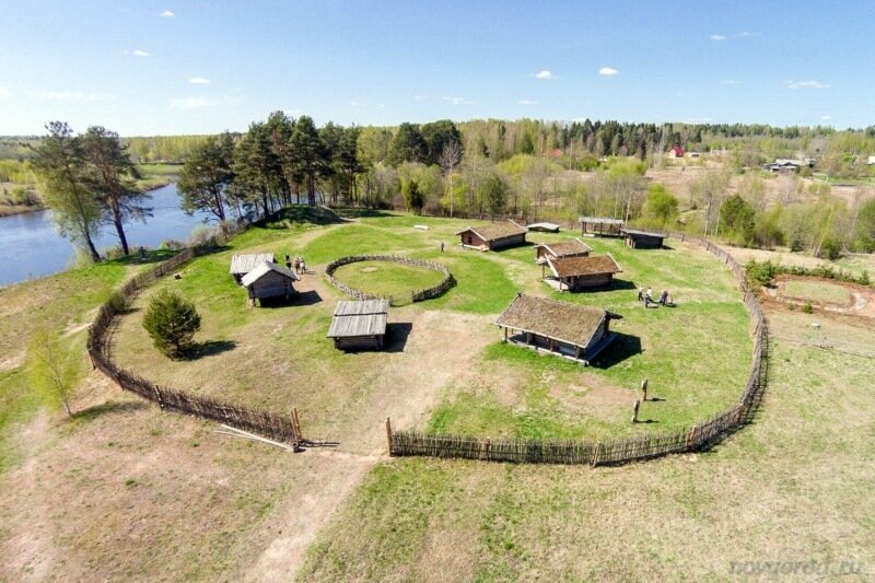 
(фото взято с сайта www.novgorod.ru, т.к. летать мы пока не умеем)
