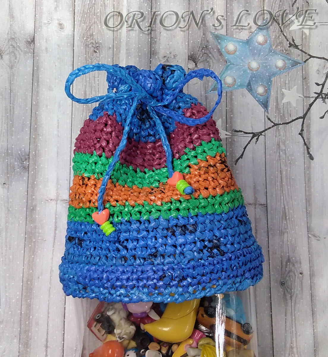 Этот органайзер для игрушек из под киндер-сюрприза.