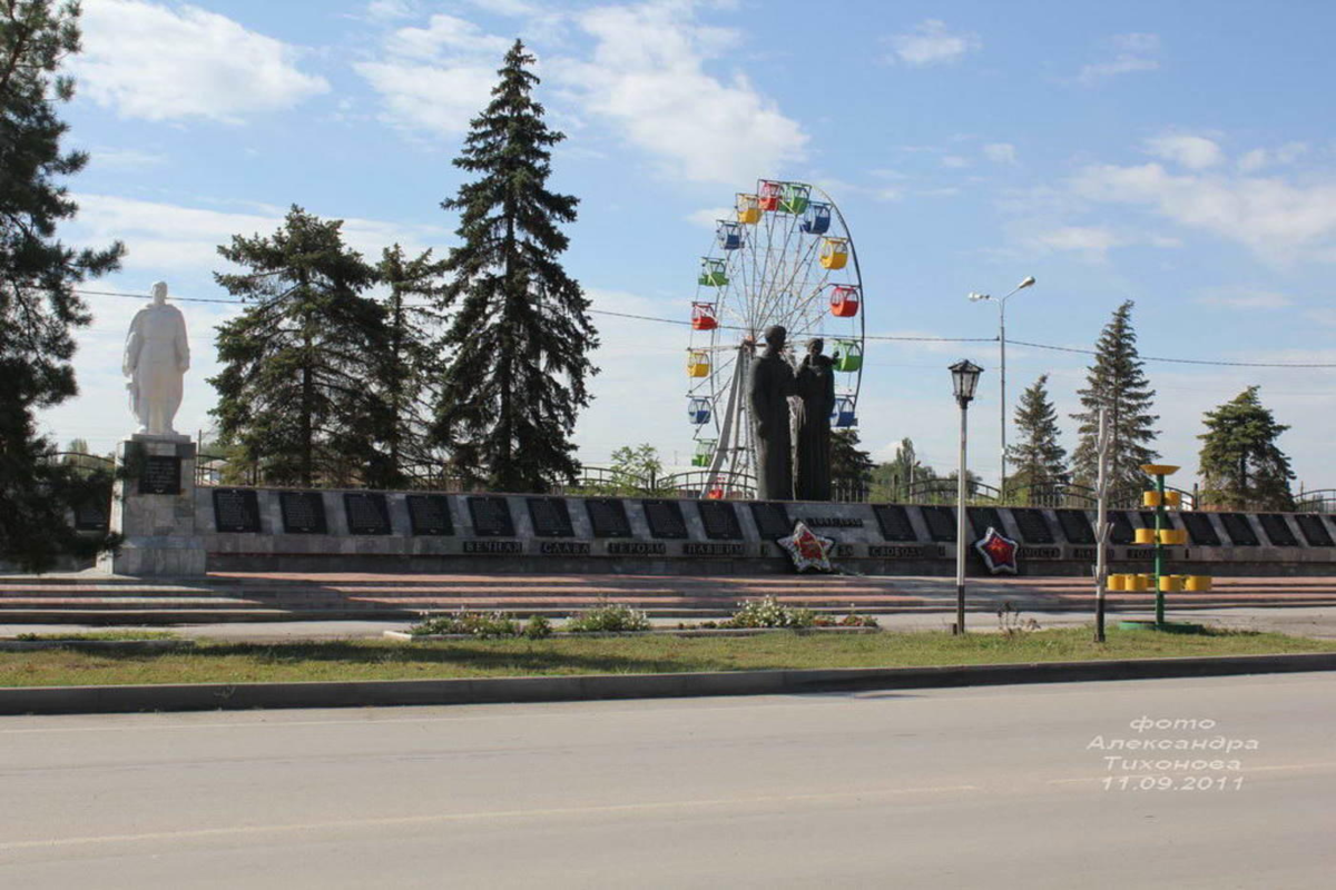 Морозовск ростовская область. Городской парк города Морозовска Ростовской области. Парк в Морозовске Ростовской области. Морозовск Ростовская область площадь.