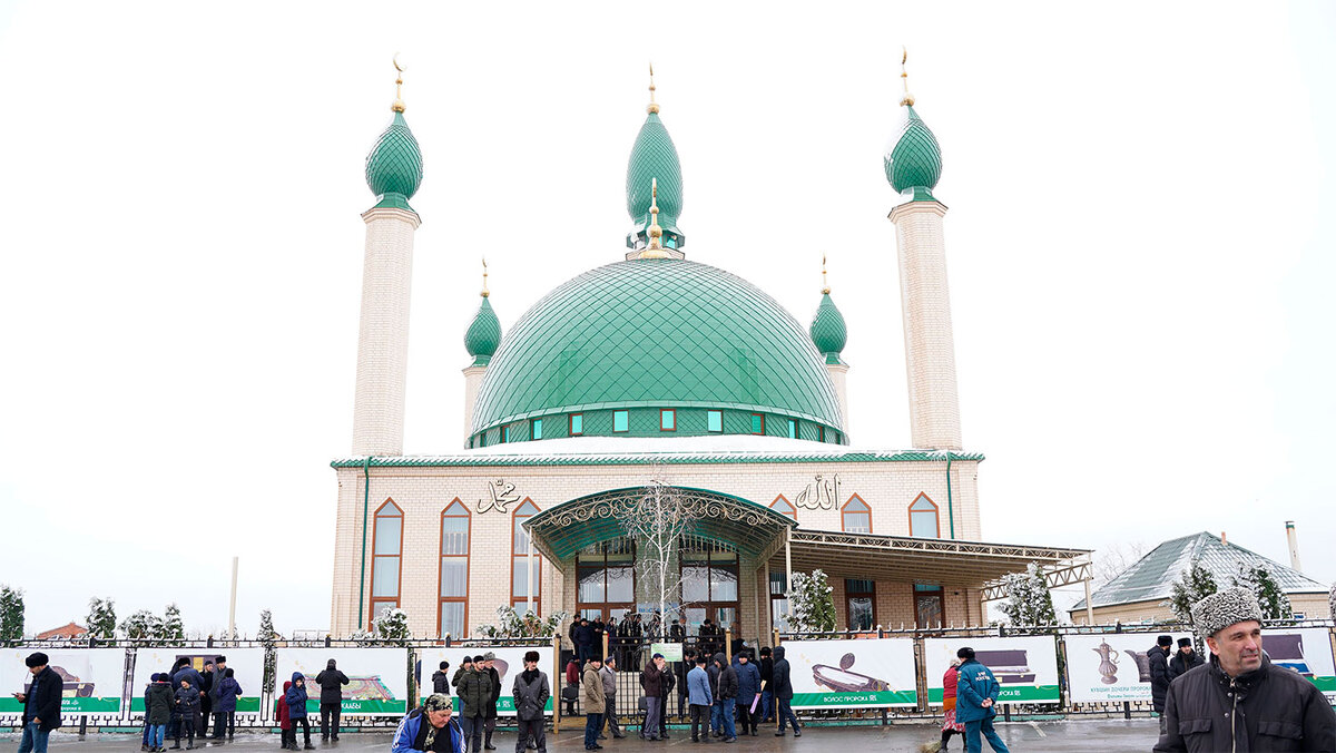 Мечеть урус мартан. Сунжа город ингушетия. Сунжа город ингушетия. Станица слепцовская ингушетия. Дворец культуры города сунжа.