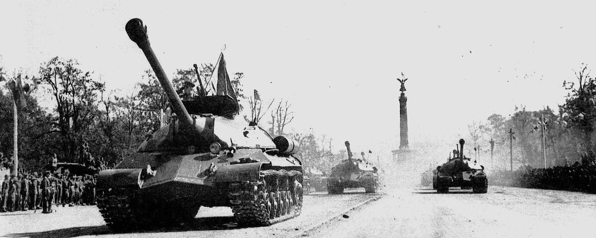ИС-3 на параде в Берлине 7-го сентября 1945 года.