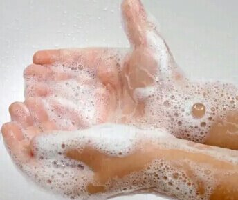 Всегда мойте руки с мылом.