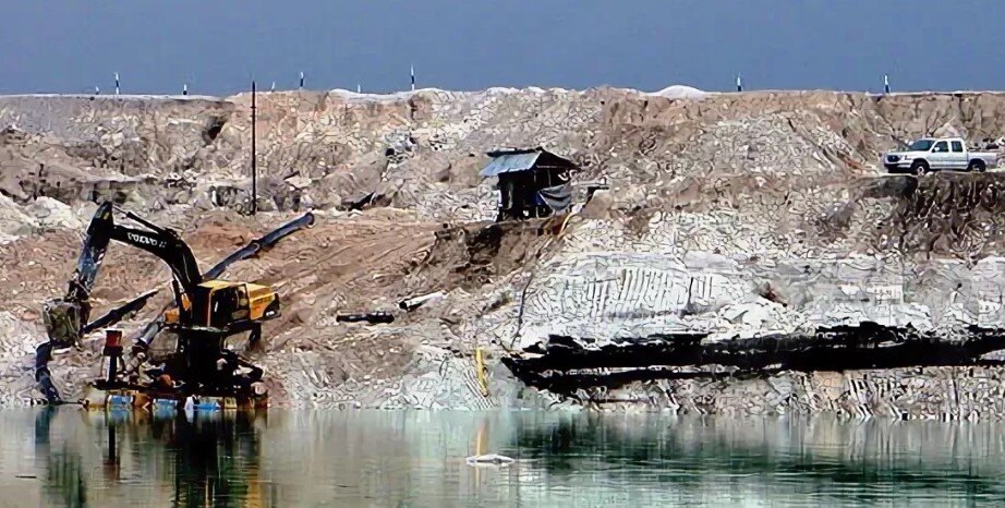 Добыча оловянной руды. Оловянный концентрат. Добыча оловянной руды. Касситерит минерал. Олово минерал.