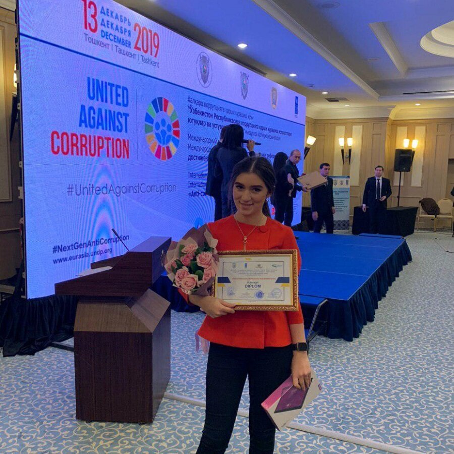 В номинации «Самая лучшая картина» 2-почётное место было присуждено студентке 4-го курса стоматологического факультета Самаркандского Государственного медицинского института Маликабону Камариддинзода