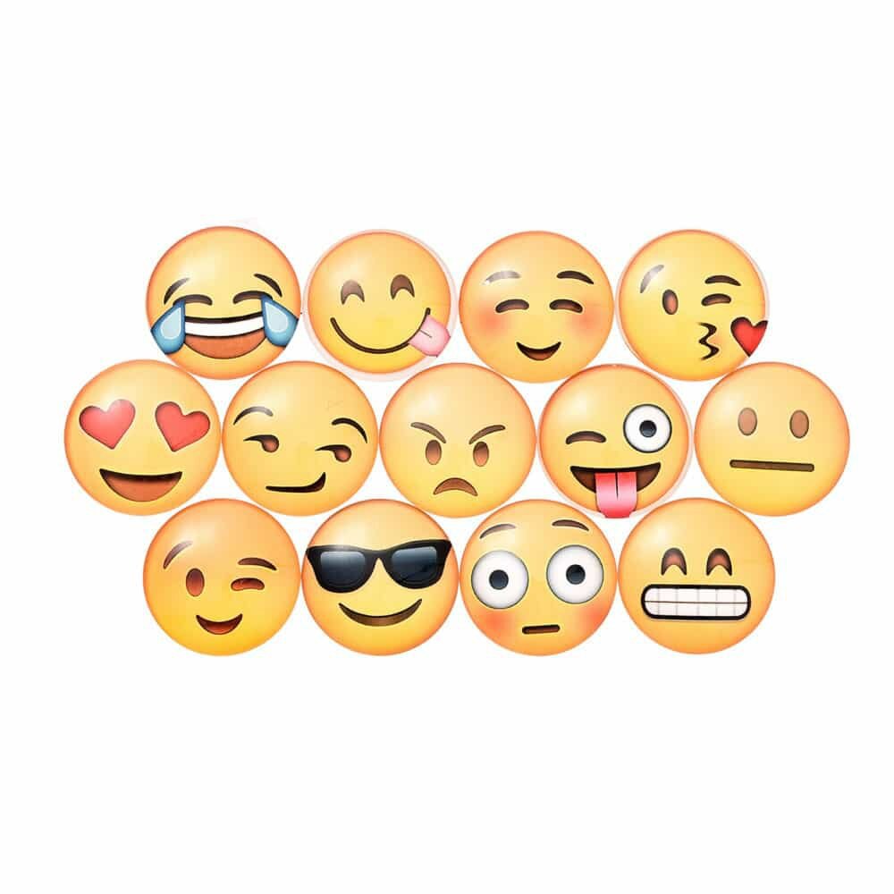 В процессе эксперимента 20 участникам показывали изображения настоящих лиц, улыбающиеся смайлики и бессмысленные наборы знаков.