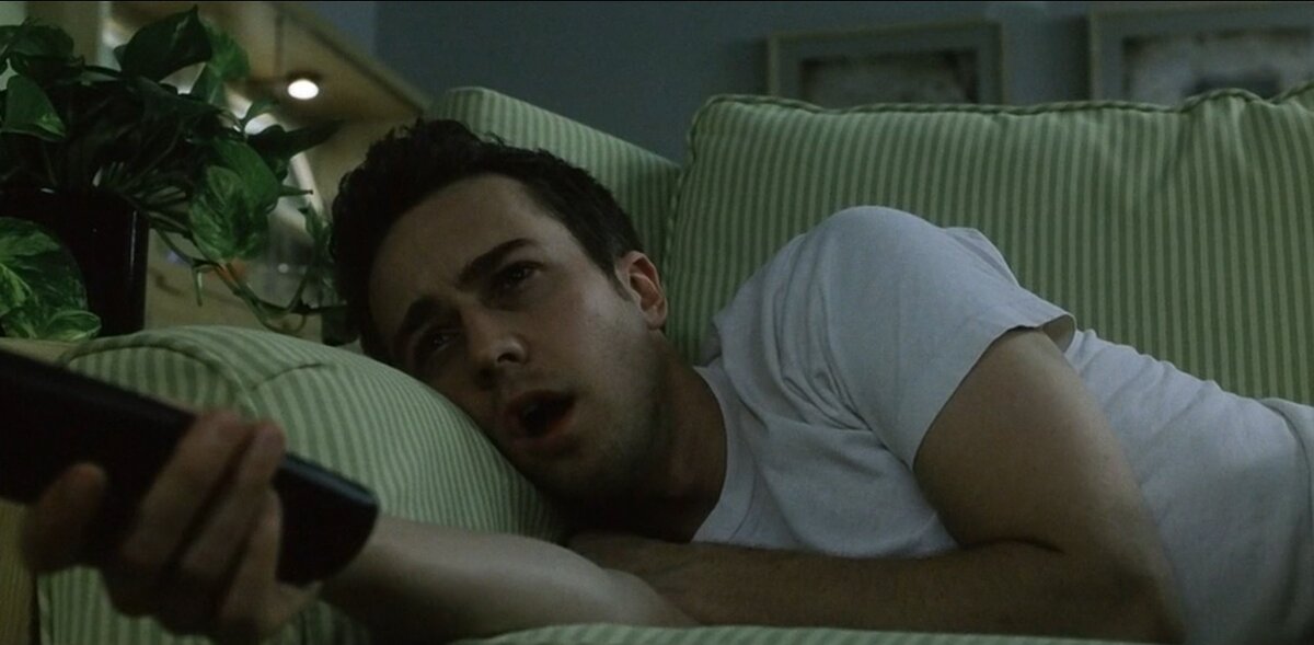 Обычное времяпровождение рассказчика. Кадр из фильма «Бойцовский клуб»