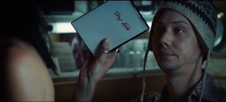 Кадр из фильма "Остаться в живых"