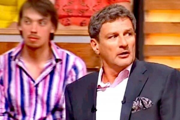 Алексей Гончарук, премьер-министр Украины на заднем плане