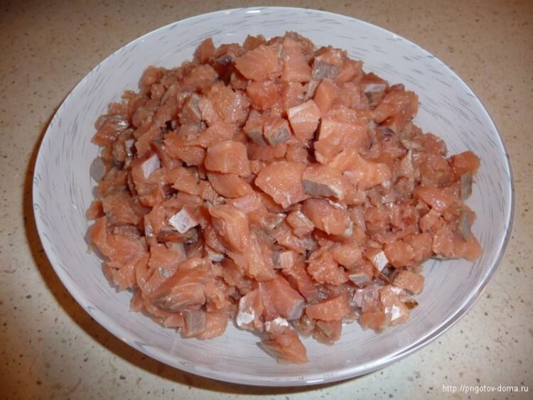 Нарезаем рыбное филе