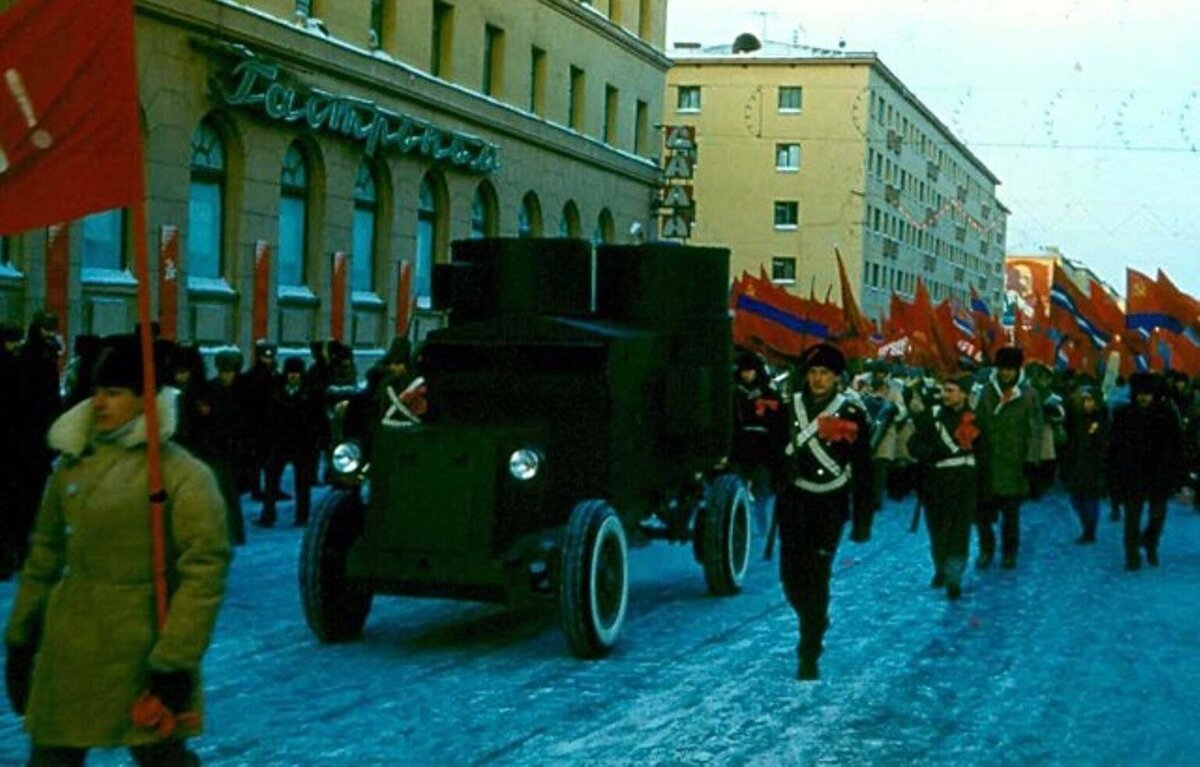 Ленинский проспект, Норильск, 07.11.1987 года. Автор фото геолог Маловичко В.В.