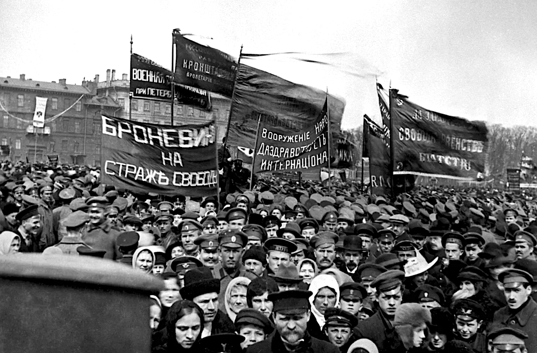 Массовая демонстрация в петрограде. Демонстрация в Петрограде 1917. Петроград в 1917 году. Митинги в Петрограде 1917 год. 1 Мая 1917 года в Петрограде.