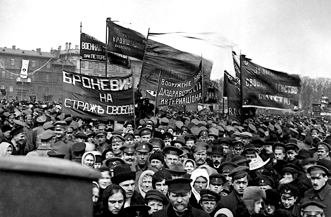 Демонстрация в Петрограде 1917. 1 Мая 1917 года в Петрограде. Петроград 1917 год. Февральская революция 1917 демонстрация.