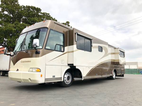 Разные дома на колёсах снаружи