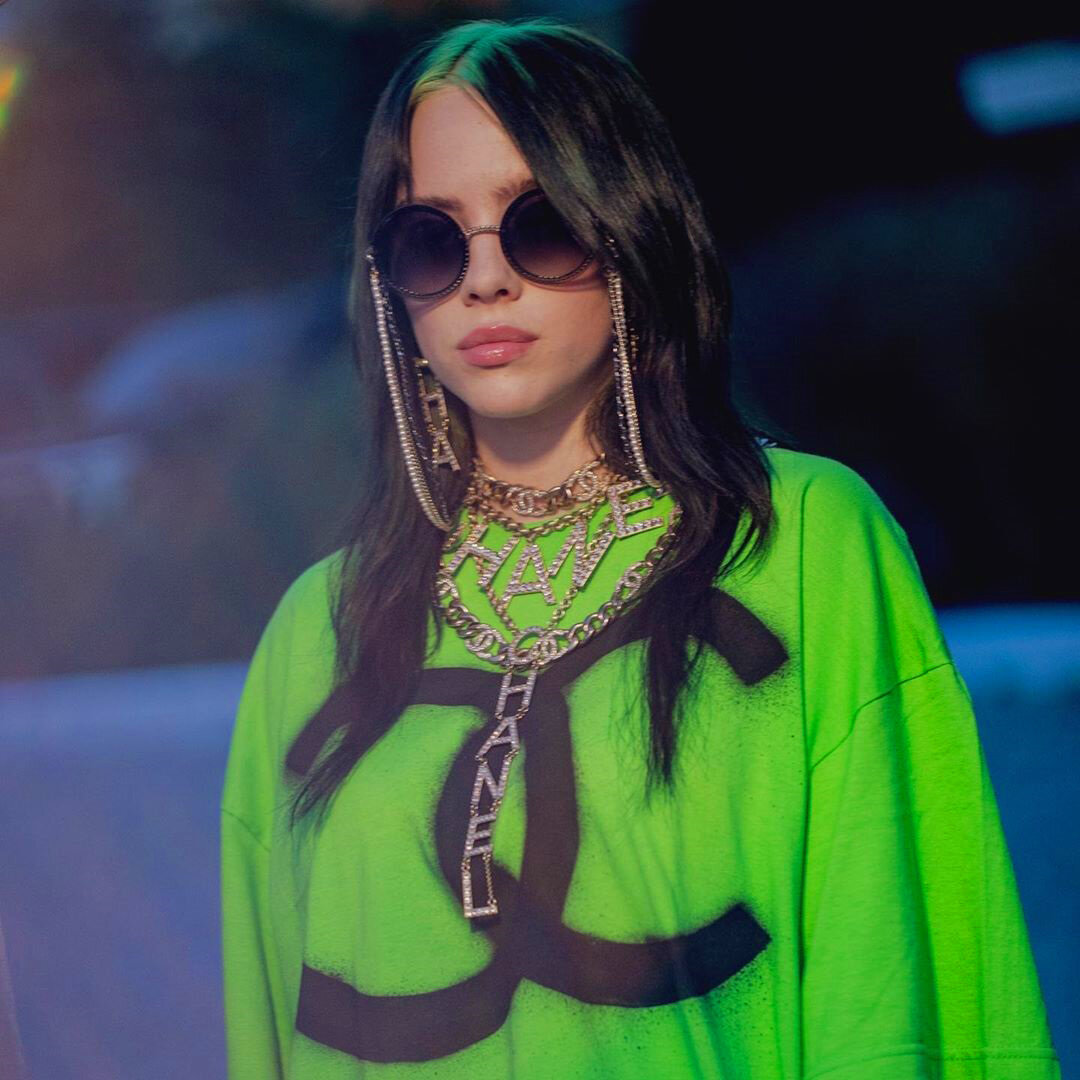 Билли Айлиш и ювелирные украшения. Источник: instagram.com/billieeilish