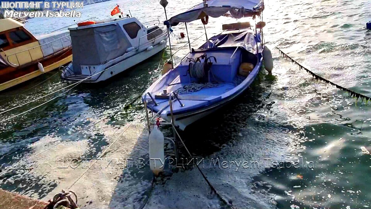 В Фетхие море сейчас в таком состоянии. Много крупных отходов, пластик и объедки. Смотрите видео, я там красочно описала всё, и показала состояние фетхийской бухты. 